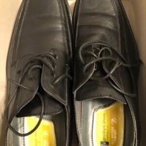 10.5 Men's Docker Dress Shoes.